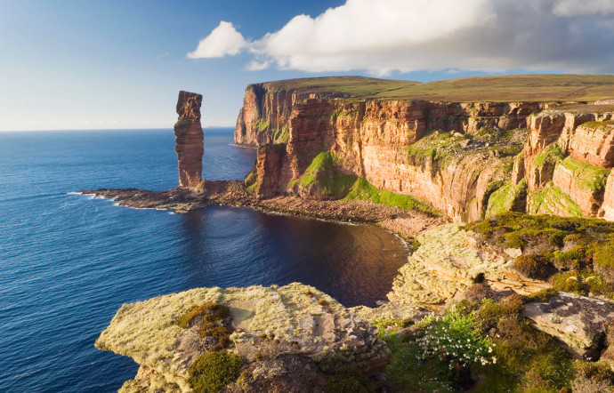 Situé au nord de l’Écosse, l’archipel des Orcades totalise 67 îles, dont 16 seulement sont habitées.