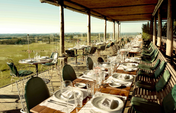Le restaurant Terrace, au Fasano Punta del Este, en Uruguay.