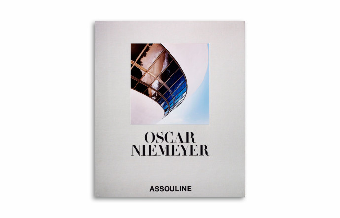 « Oscar Niemeyer », Michael Kimmelman et Matthieu Salvaing, éditions Assouline, 168 pages.