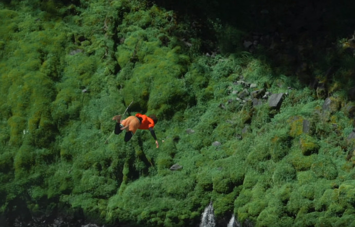 VIDEO : Du cliff diving dans une cascade de l'Orégon