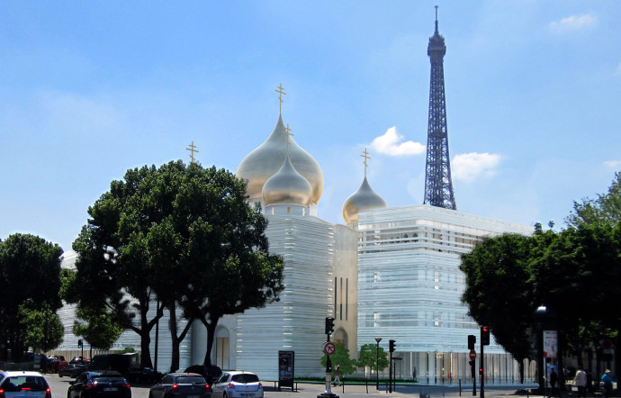 Surmonté de cinq dômes dorés, le centre spirituel et culturel orthodoxe russe, situé à deux pas de la tour Eiffel, fait l’objet d’une polémique.