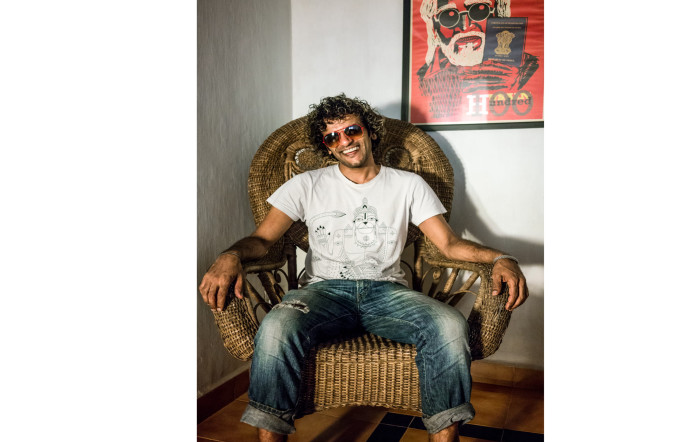 Le musicien Ranjit Arapurakal compose et interprète avec un sourire désarmant.