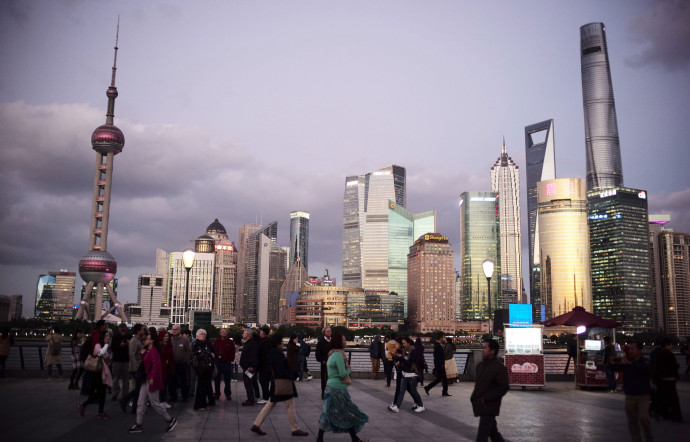 Avec ses tours spectaculaires, la skyline de Pudong symbolise la modernité et la puissance économique de la ville.