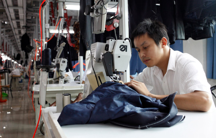 Shanghai et sa région constituent le premier pôle textile du pays grâce à leur réseau d’infrastructures et à la qualité de leur main-d’oeuvre. Les jeunes créateurs se développent quant à eux en assurant des ventes à flux tendu. Ici, l’usine du groupe Baoxiniao, fabricant de costumes haut de gamme.