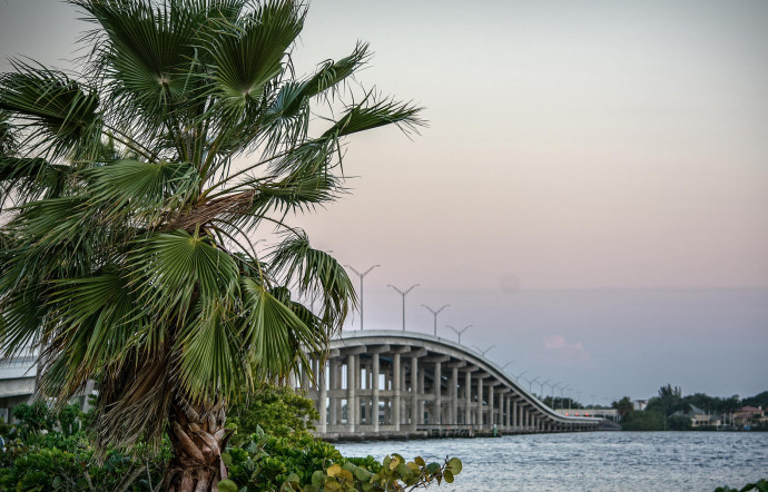 Le Cape Coral Bridge, qui relie la ville avec sa voisine de Fort Myers.