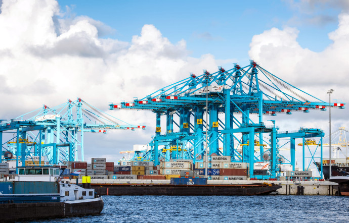 Le port de Rotterdam, numéro un mondial dès 1962 jusqu’à ce que il ne cède la main à Singapour et Shanghai en 2002, reste le plus grand port d’Europe.