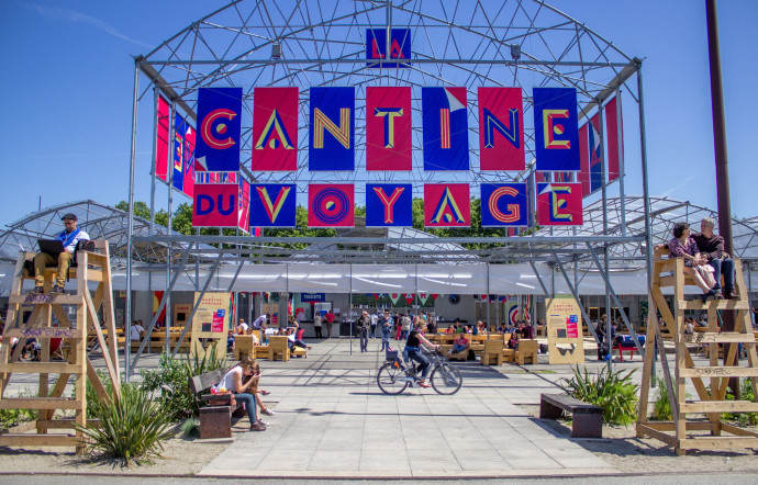 La Cantine du Voyage, dans le cadre du Voyage a Nantes 2015 - habillage du lieu par Appelle-moi papa.
