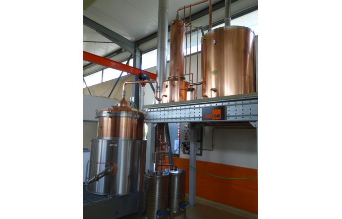 La Distillerie Noyon, installée à Passel, près de Noyon, dans l’Oise, produit du gin et du whisky.
