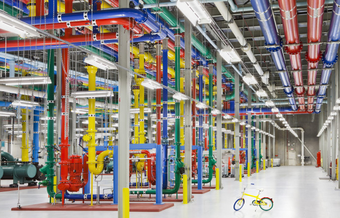Le data centre de Google en Georgie. Des milliers de serveurs qui ont besoin de kilomètres de canalisations pour les refroidir.