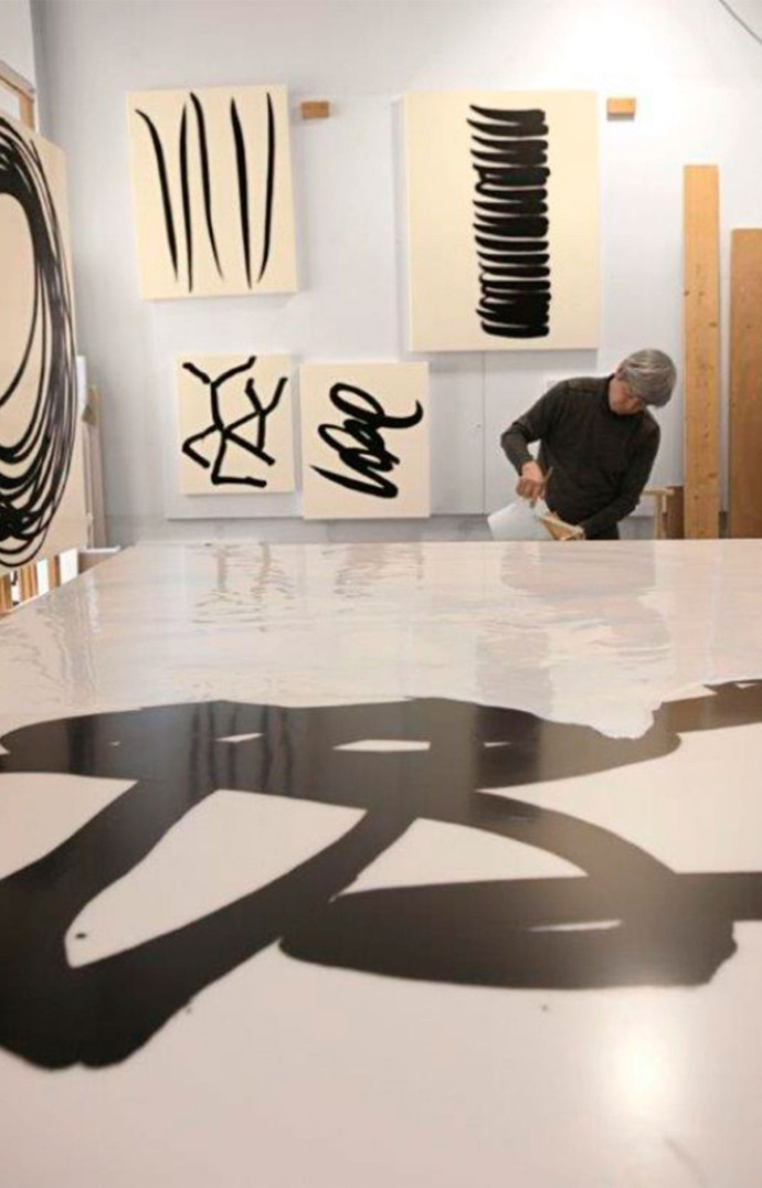 Lee Bae dans son atelier parisien, en 2016.