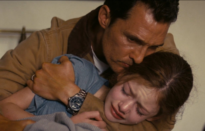 Dans Interstellar (2014), la montre de Matthew McConaughey est une Hamilton Khaki Pilot Day Date.
