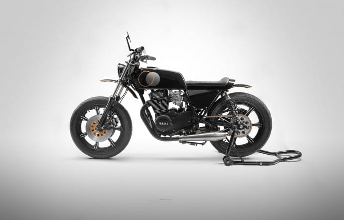 Smaug : Panache transforme une moto Yamaha de 77 en dragon féroce