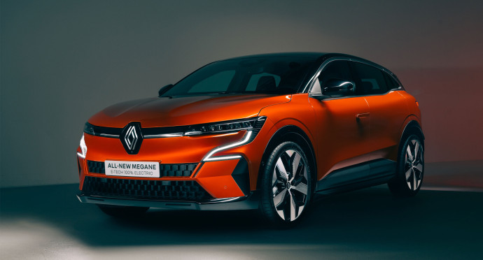 Renault dévoile son nouveau modèle branché. La compacte Megane E-Tech mise sur le design et l’agrément de conduite pour faire la différence, France, 2022 - IDEAT