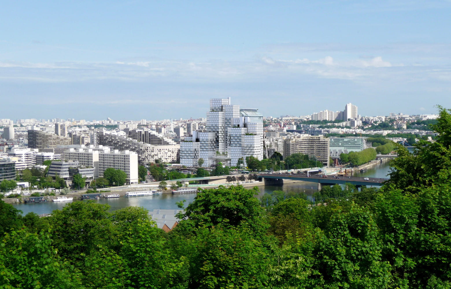 Les tours Citylights du pont de Sèvres : 82 000 m2 de bureaux rénovés de manière à...