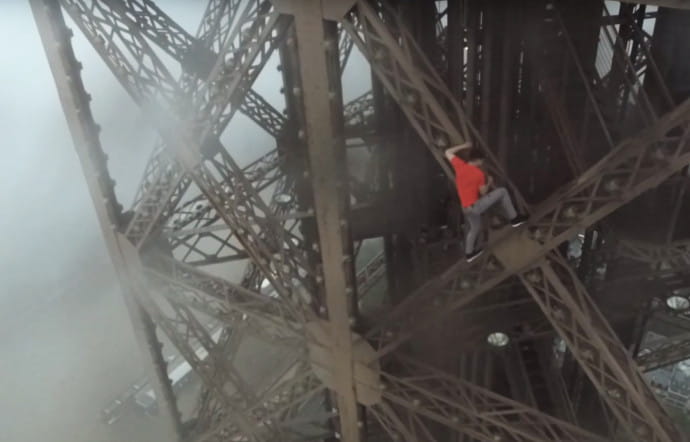 VIDEO : Deux grimpeurs à l'assaut de la Tour Eiffel