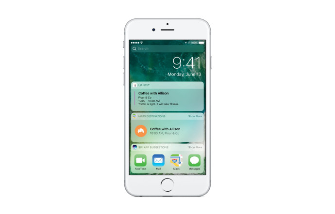 Sur l’écran verrouillé d’un iPhone sous iOS 10, le mouvement vers la droite fait apparaître des informations basiques comme la météo ou les dernières applis utilisées.
