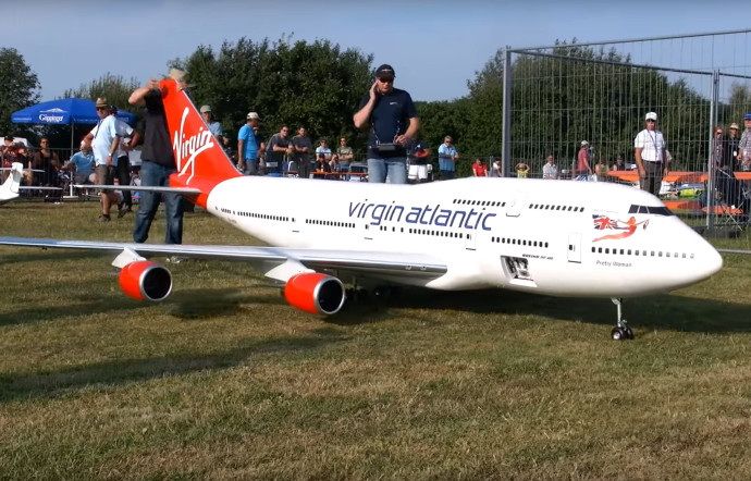 VIDEO : L'envol de la plus grosse maquette d'avion du monde