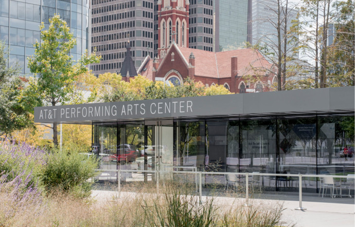 L’AT&T Performing Arts Center, né en 2009, est en partie signé Norman Foster (Pritzker 1999).
