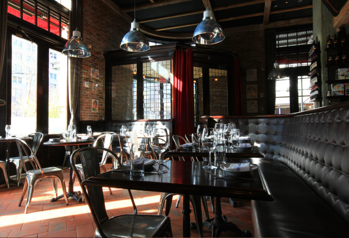 Depuis 2009, le restaurant italien Locanda Verde accueille new-yorkais et voyageurs du monde entier dans une atmosphère chaleureuse et confortable.