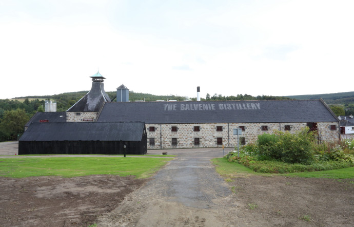 La distillerie The Balvenie, à Dufftown, appartient toujours à la mythique famille Grant. Le whisky occupe d’ailleurs la majorité de la population de la région, comme au XIXe siècle.