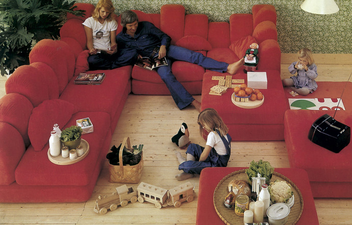 Le canapé Dromadaire, dessiné par Hans Hopfer et lancé en 1974, a été réédité à l’occasion du 40e anniversaire de la marque.