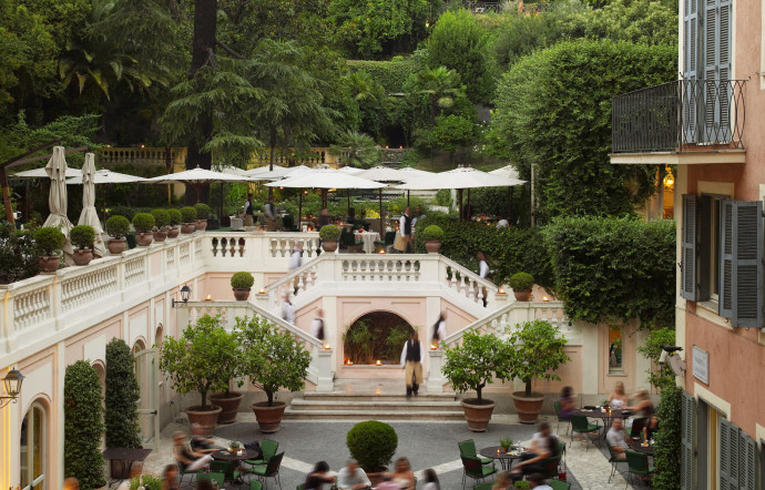 Le patio de l’Hotel de Russie, une oasis verte dans le centre historique de Rome.