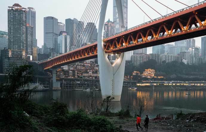 Long de 430 m, le pont Dongshuimen, inauguré en 2014, enjambe le Yangtsé.