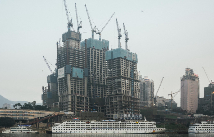 Les tours du nouveau quartier Raffles City en construction, au confluent de la rivière Jialing et du fleuve Yangtsé.