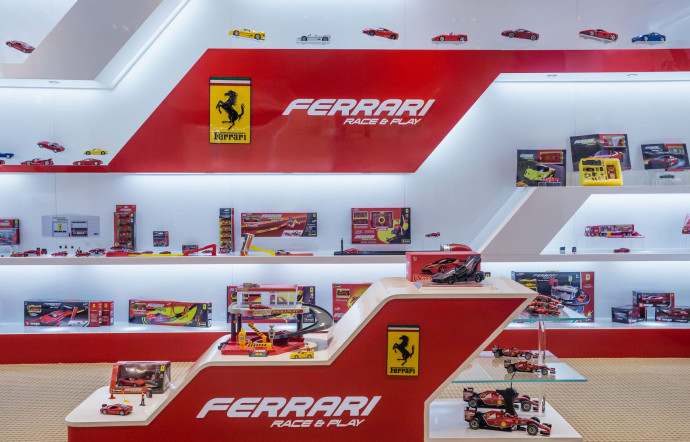 May Cheong a racheté les droits exclusifs lui permettant de fabriquer, de distribuer et de revendre des jouets estampillés Ferrari dans le monde entier.