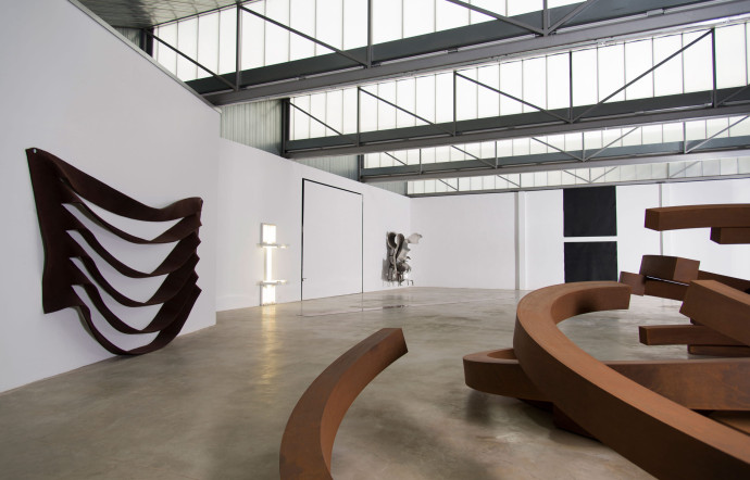 En plus de deux parcs de sculptures, la bluffante Venet Foundation propose des espaces d’exposition à couper le souffle.