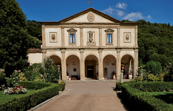 La façade imposante de la Villa San Michele est attribuée selon certains à Michel-Ange. Ce monastère de la Renaissance converti en hôtel de charme se trouve à Fiesole, à vingt minutes en voiture de Florence.