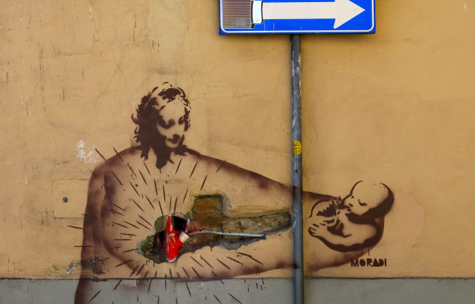 « Natività » de Il Sedicente Moradi, pochoir autour d’un compteur électrique et d’un panneau de signalétique détournés par Clet. Street art à Florence, via di Ponte a Greve.