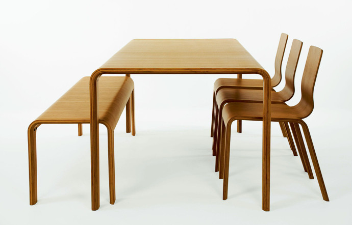 Le design scandinave : la table de la collection Bambu de l’éditeur Artek.