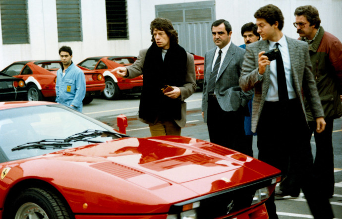 Mick Jagger réceptionne sa GTO à Modène, en Italie.