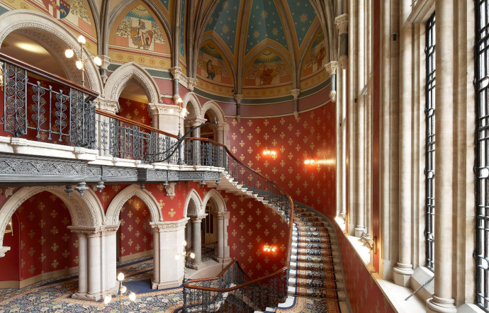 Point d’orgue de la déambulation : le « Grand Staircase », un double escalier à couper le souffle.
