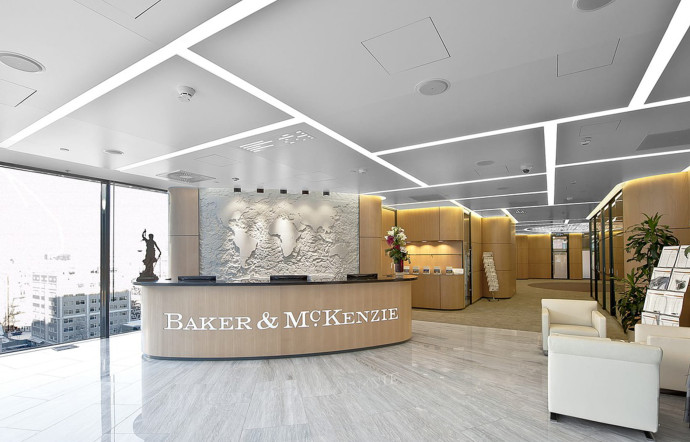 Baker McKenzie est le premier du secteur à avoir ouvert un bureau à Moscou, en 1989.