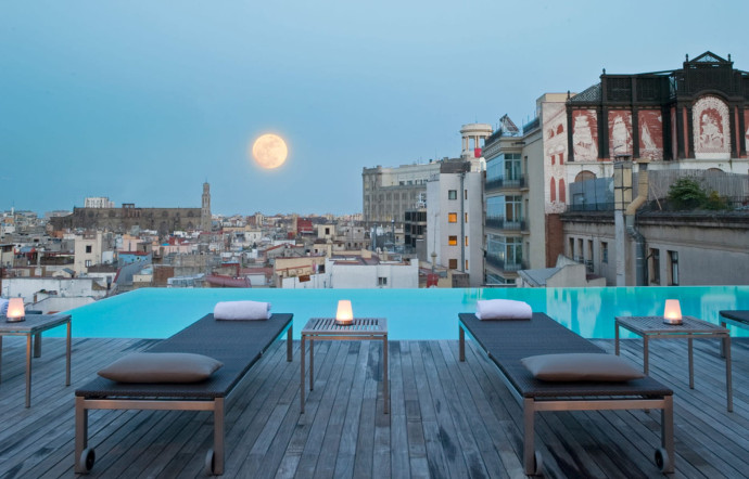 Skybar, l’une de nos 5 terrasses favorites à Barcelone.
