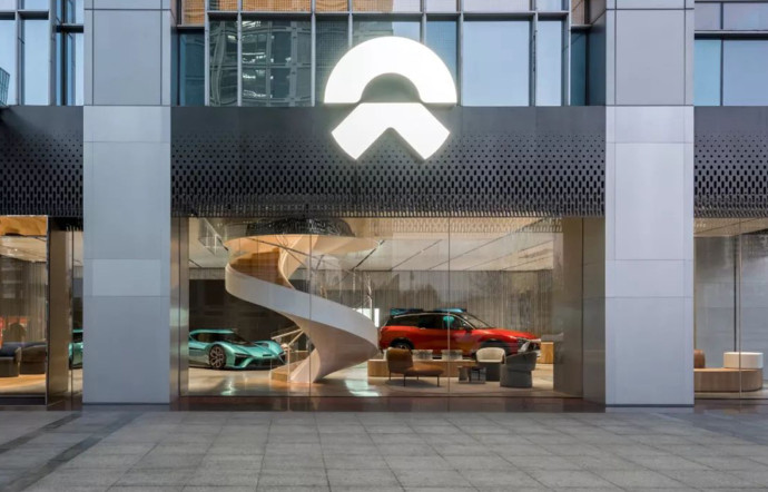 A Pékin, la start-up chinoise NIO a inauguré en 2017 un flagship de 3 000 m2. Au rez-de-chaussée, la marque expose ses deux bolides électriques, le supercar EP9 et le SUV ES 8.