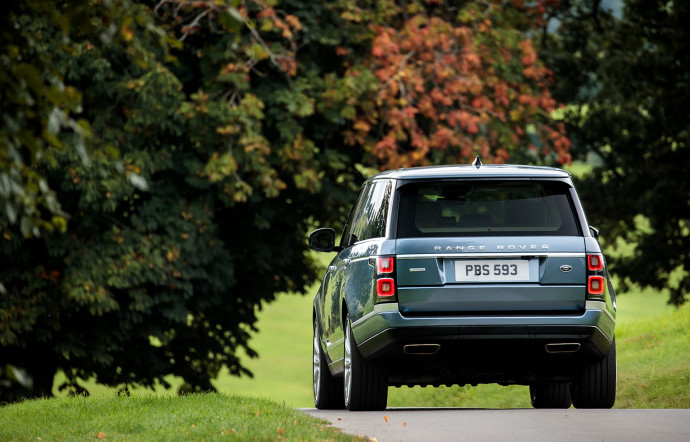 Avec un design très peu retouché, ce Range Rover garde sa ligne hyperélégante. Quelle gueule !