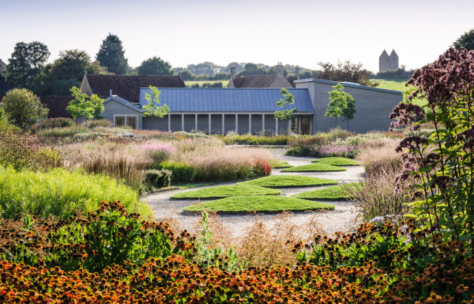 Les jardins du domaine ont été créés par le paysagiste néerlandais Piet Oudolf.