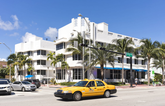 Miami a connu plusieurs vagues d’immigration, en provenance de Cuba et d’Amérique latine. La ville réussit à intégrer ces nouveaux arrivés, mais il s’agit souvent d’emplois mal payés.