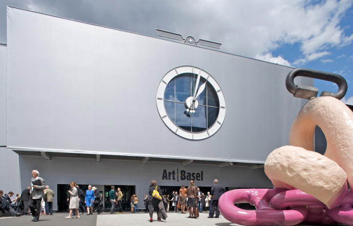 Art Basel rassemble 300 galéristes, et attire plus de 100 000 visiteurs, à chaque édition.
