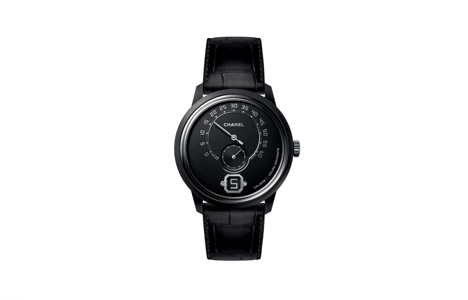 En 2019, la montre des messieurs chez Chanel s’habille de céramique noire. Ce matériau, emblématique de la...