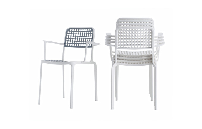 Imaginée par le designer lausannois Adrien Rovero pour Atelier Pfister, la chaise Lausanne est réalisée en aluminium.