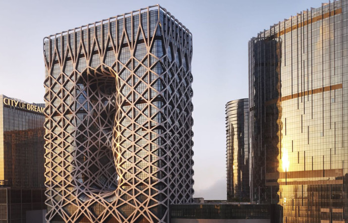 L’hôtel Morpheus, dessiné par Zaha Hadid Architects.