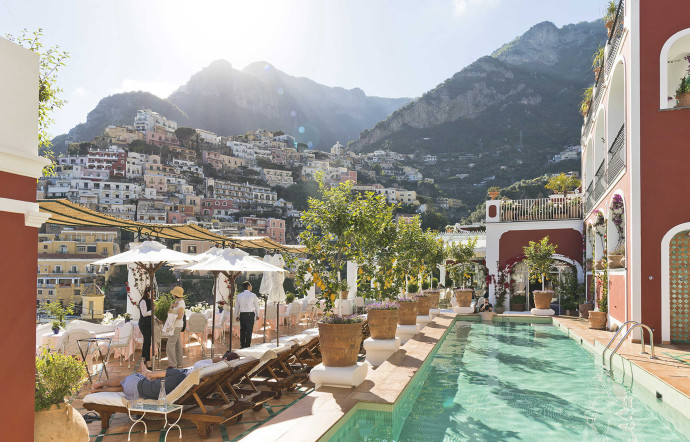 L’hôtel Sirenuse, immortalisé par Steinbeck, offre une vue magique sur Positano. The best one.