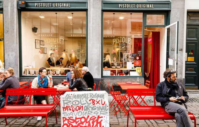 City-guide : nos 3 snacks favoris à Bruxelles – 24, rue Joseph‑Stevens et 44, rue des Bouchers.www.pistolet-original.be