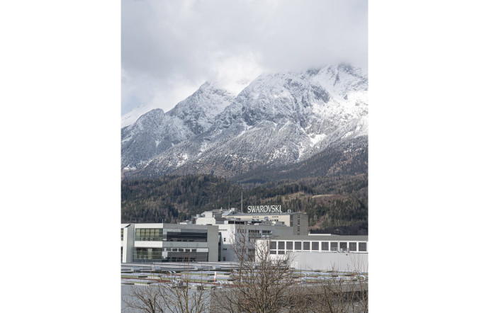 L’usine de Swarovski, fleuron industriel de la région, se trouve à une quinzaine de kilomètres d’Innsbruck, à Wattens.