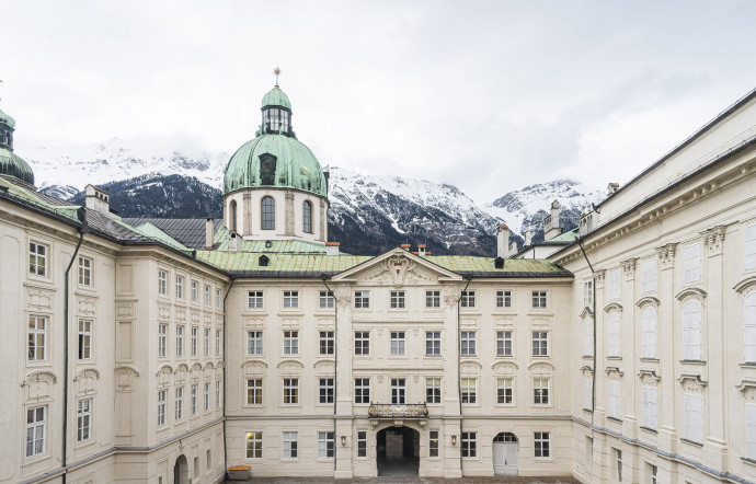 La ville compte de nombreux bâtiments Renaissance et baroques, à l’image de la Hofburg, l’ancien palais impérial.
