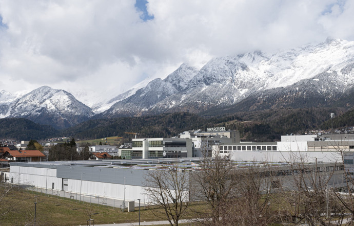 L’usine de Swarovski, fleuron industriel de la région, se trouve à une quinzaine de kilomètres d’Innsbruck, à Wattens.